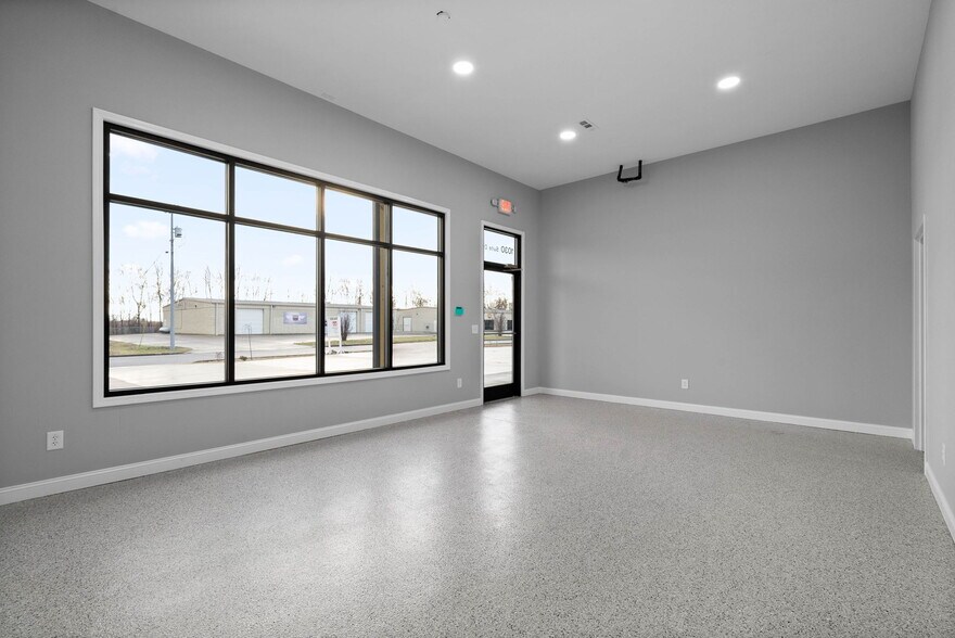 Primary Photo Of 1030 Smokestack Dr, Clarksville Flex For Sale