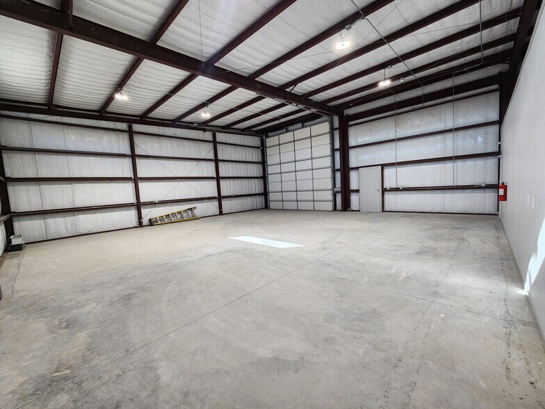 More Photos Of 22950 Stern Dr, Anthony Warehouse For Lease