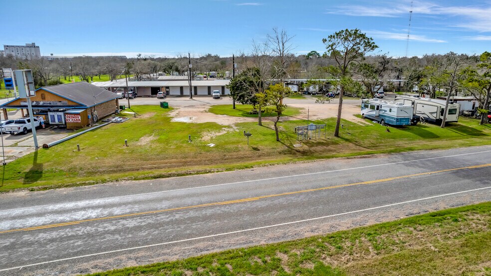 More Photos Of 1100 W US Highway 59 Feeder, Ganado Convenience Store For Sale