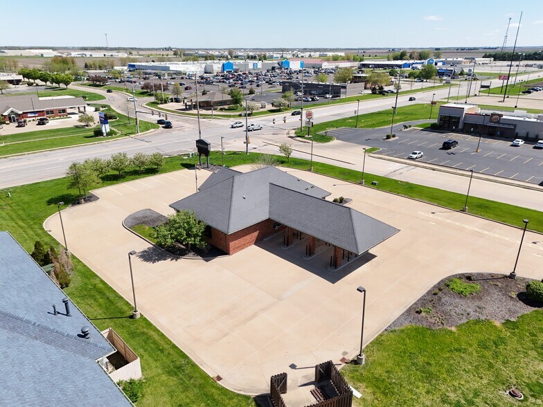 More Photos Of 1661 E Jackson St, Macomb General Retail For Lease