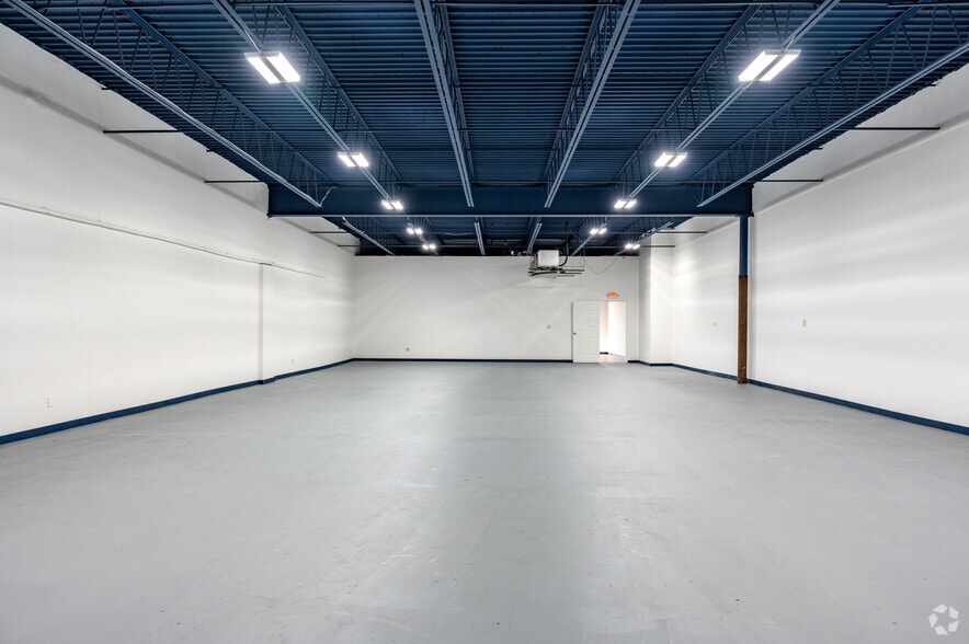 More Photos Of 6240 39th St N, Pinellas Park Unknown For Lease