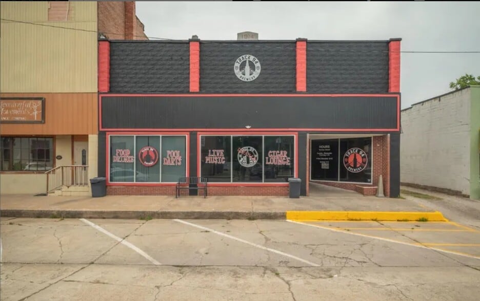 Primary Photo Of 1107 Cherokee Ave, Seneca Restaurant For Sale