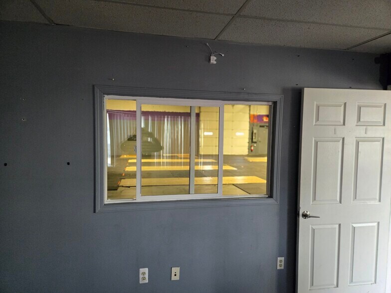 More Photos Of 22669-22687 Morelli Dr, Clinton Township Warehouse For Lease
