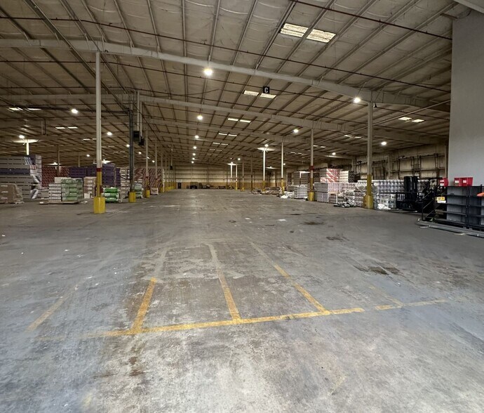 More Photos Of 1242 W Ridge Rd, Gainesville Warehouse For Lease