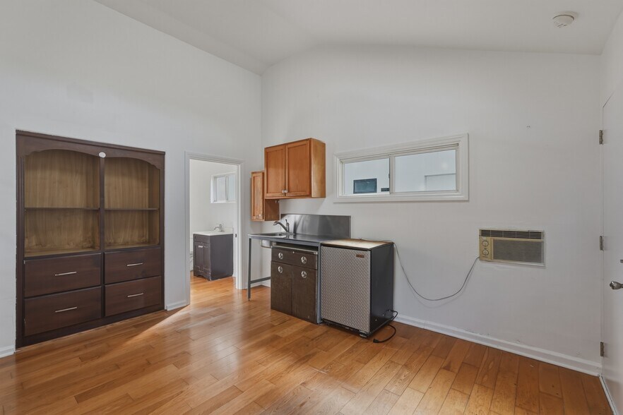 More Photos Of 137 Arena St, El Segundo Flex For Sale