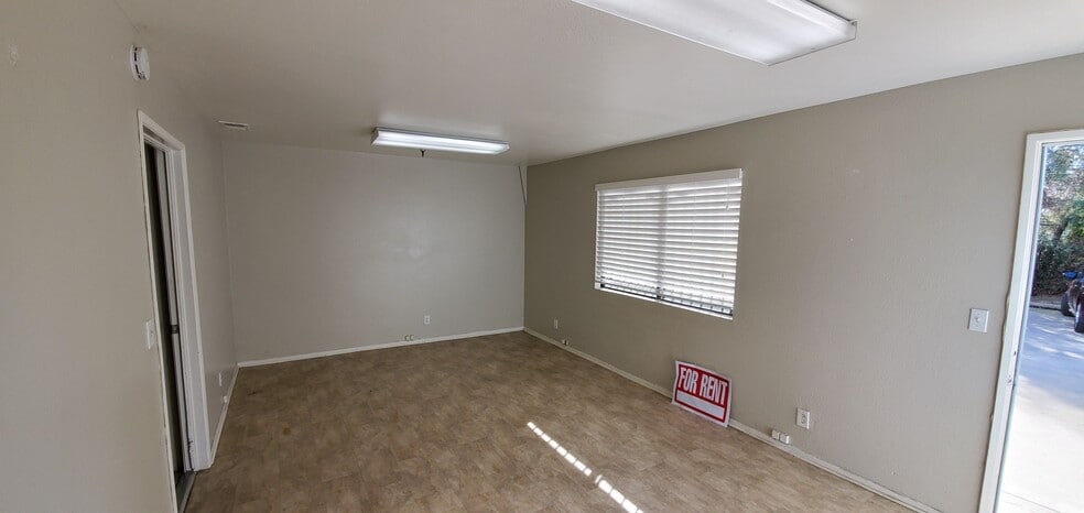 More Photos Of 1231 S Buena Vista St, San Jacinto Service For Sale