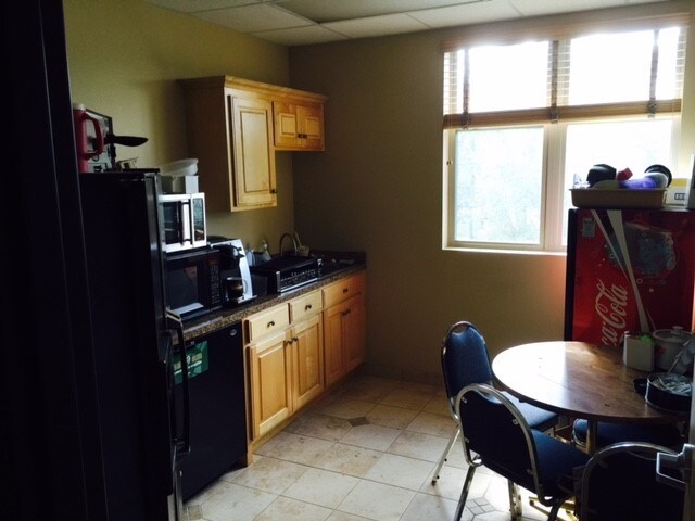 More Photos Of 913 Manor Dr NE, Spring Lake Park Office For Lease