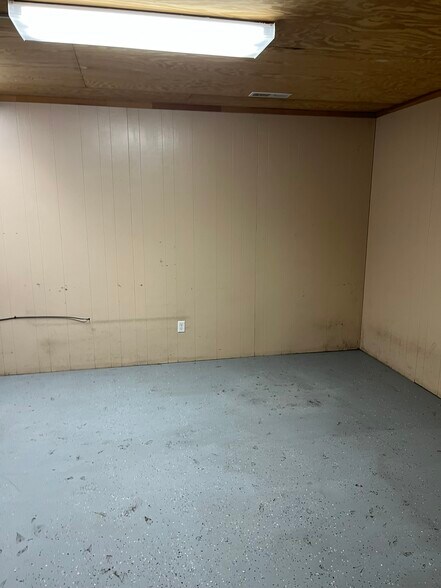 More Photos Of 30 Bridge Ct, Sumter Flex For Lease