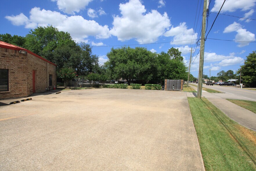 More Photos Of 3421 E Walnut St, Pearland Daycare Center For Sale