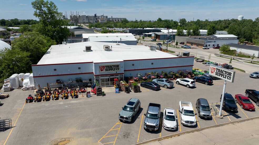 More Photos Of 6622 6th St SW, Cedar Rapids Freestanding For Sale