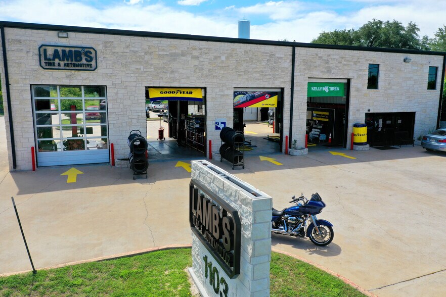 Primary Photo Of 1103 S Ranch Road 620, Lakeway Auto Repair For Sale