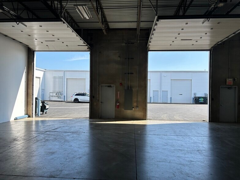 More Photos Of 720 N Heartland Dr, Sugar Grove Warehouse For Lease