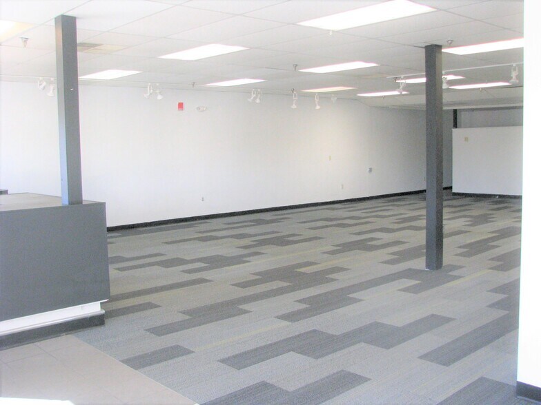 More Photos Of 44 Lafayette Rd, North Hampton Storefront Retail Office For Lease