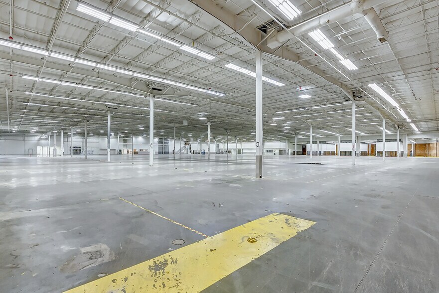 More Photos Of 1615 South Loop W, Houston Warehouse For Lease