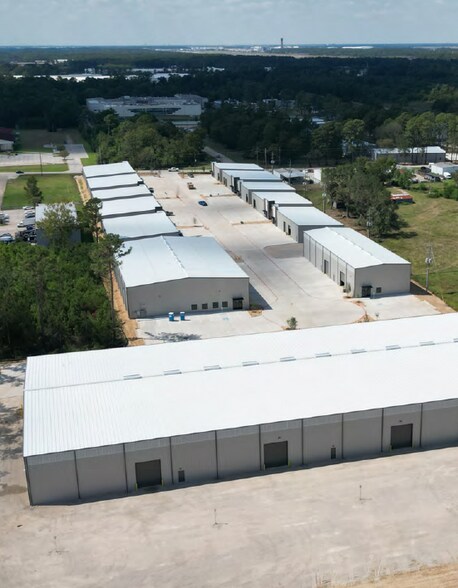 More Photos Of 2323 S Houston Ave, Humble Manufacturing For Sale