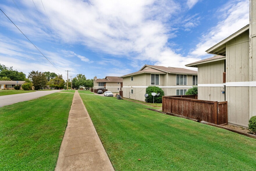 More Photos Of 2401 S 50th St, Fort Smith Apartments For Sale