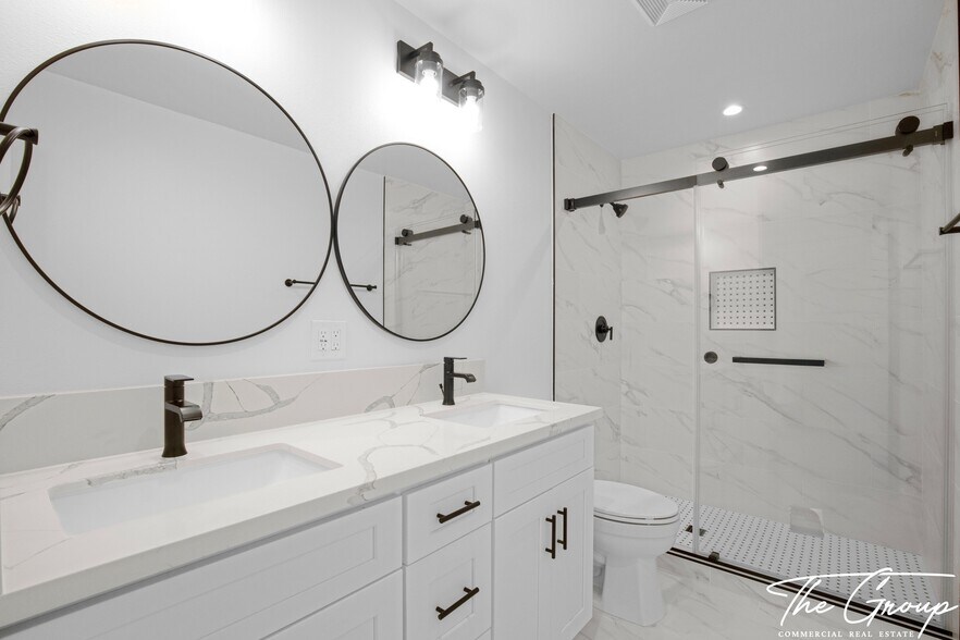 More Photos Of 856 W 47th St, Los Angeles Multifamily For Sale