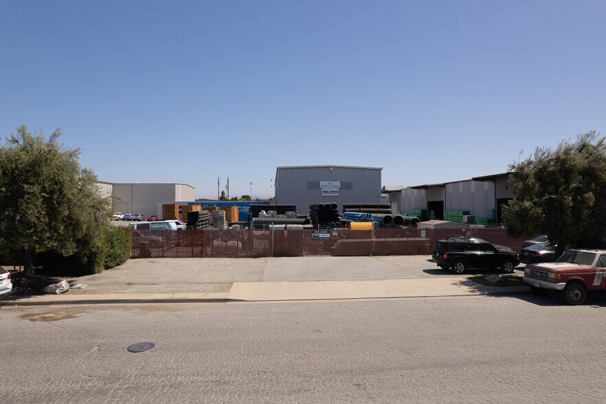 More Photos Of 1359 Dayton St, Salinas Warehouse For Lease
