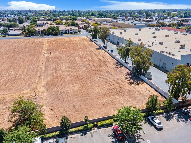 More Photos Of NEC Country Club Dr & Sherwood Ave, Madera Land For Sale