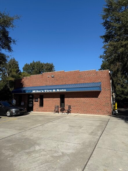 More Photos Of 4422 US Highway 17 S, New Bern Auto Repair For Sale
