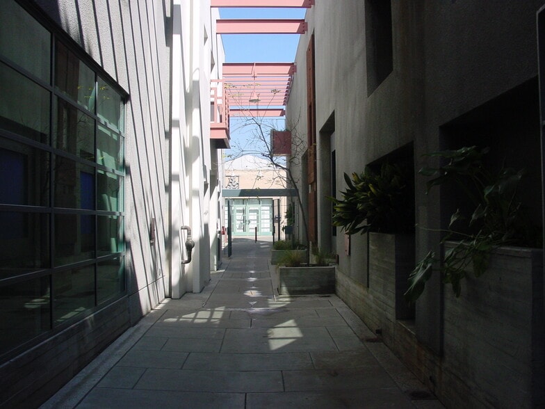 More Photos Of 135-141 W Green St, Pasadena General Retail For Lease