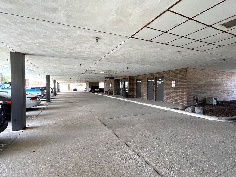 More Photos Of 1401 Branding Ave, Downers Grove Office For Lease