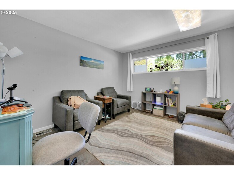 More Photos Of 1413 Charnelton St, Eugene Office For Sale