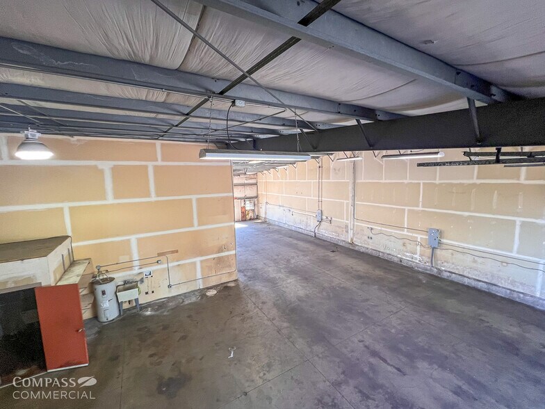 More Photos Of 44 SE Bridgeford Blvd, Bend Service For Lease