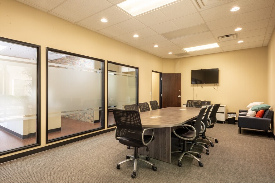 More Photos Of 2470 W Horizon Ridge Pky, Henderson Office For Lease