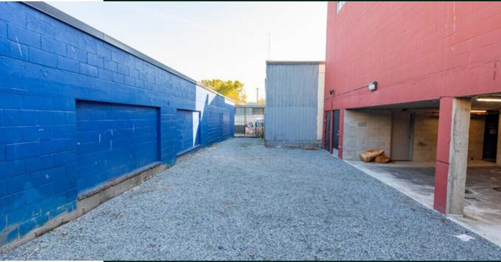 More Photos Of 1889 Triumph St, Vancouver Service For Sale