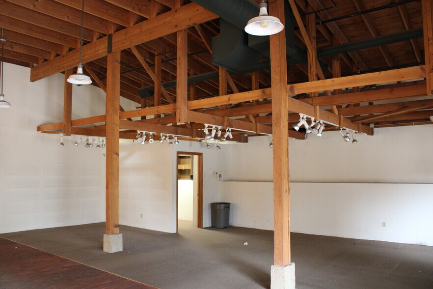 More Photos Of 310-340 Water St, Excelsior Freestanding For Lease