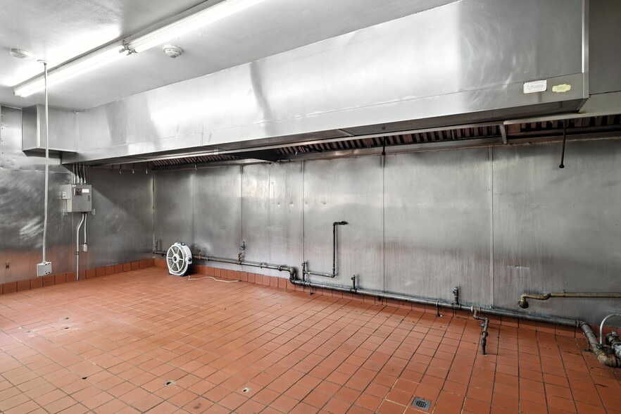 More Photos Of 48 Russell St, Hadley Restaurant For Lease