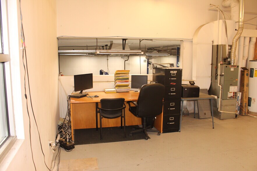 More Photos Of 200 Betz Rd, Cheney Auto Repair For Sale