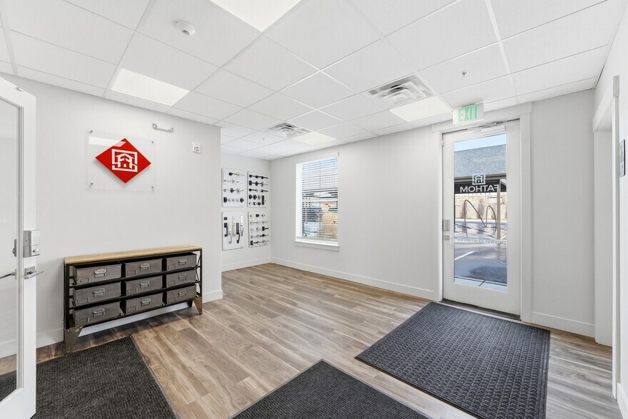 More Photos Of 695 E Main St, Midway Storefront Retail Office For Lease