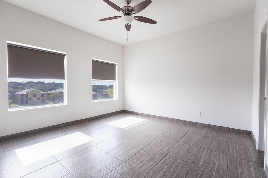 More Photos Of 502 Shiloh Dr, Laredo Apartments For Sale