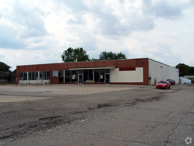 More Photos Of 2913 S Dort Hwy, Flint Freestanding For Sale