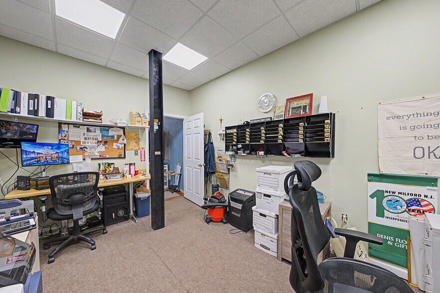 More Photos Of 185 D, New Milford Storefront Retail Office For Lease