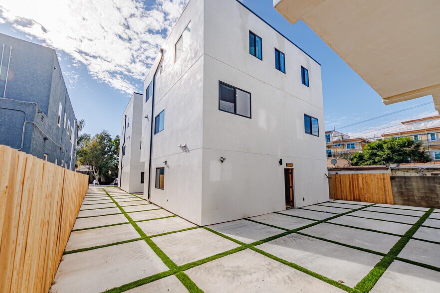 More Photos Of 5207 W 20th St, Los Angeles Multifamily For Sale