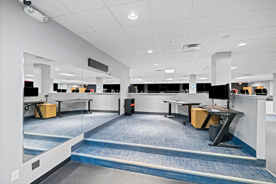 More Photos Of 2305 S Center Rd, Burton Office For Sale