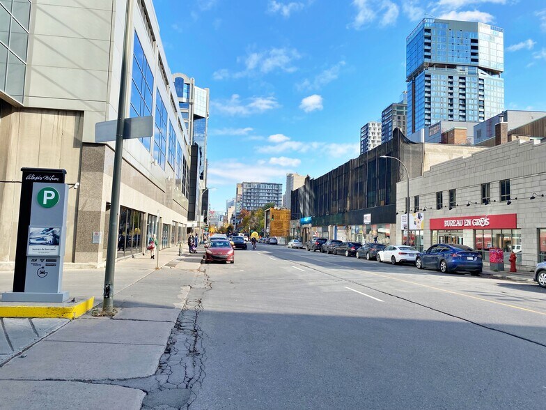 More Photos Of 1 Av Wood, Westmount Apartments For Sale