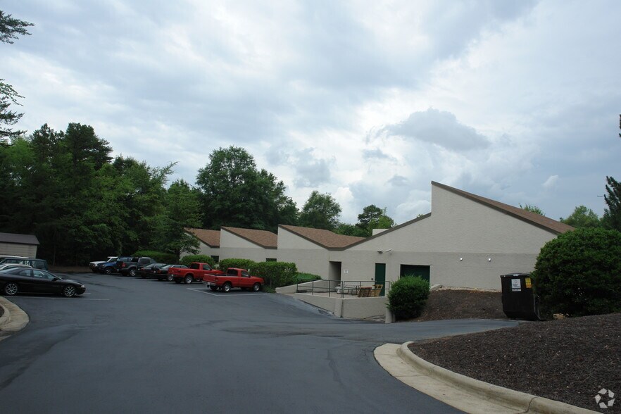 More Photos Of 8201 Arrowridge Blvd, Charlotte Office For Lease
