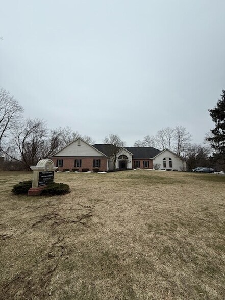 More Photos Of 55 Sullys Trl, Pittsford Office For Lease
