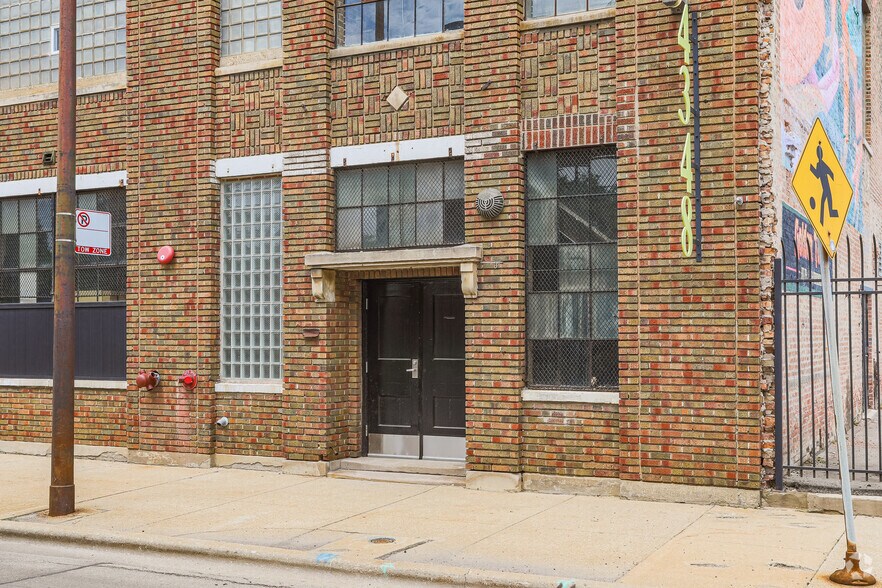 More Photos Of 4348 W Lake St, Chicago Warehouse For Lease