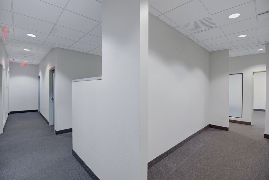 More Photos Of 77824 Wildcat Dr, Palm Desert Warehouse For Lease