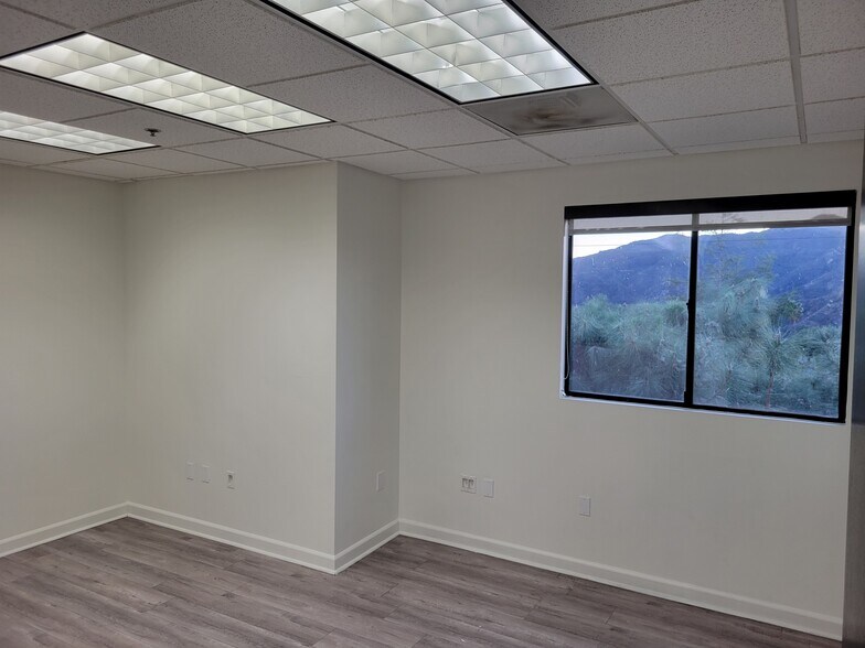 More Photos Of 2626 Foothill Blvd, La Crescenta Loft Creative Space For Lease