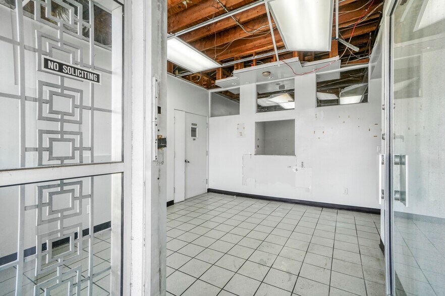 More Photos Of 214 S Locust St, Inglewood Medical For Lease