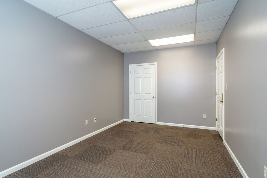 More Photos Of 1600 N Coalter St, Staunton Office For Lease