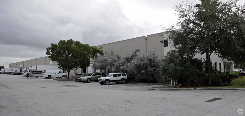 More Photos Of 3505-3591 NW 82nd Ave, Doral Warehouse For Lease
