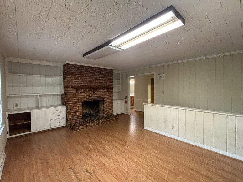 More Photos Of 3536 Vest Mill Rd, Winston-Salem Office Residential For Lease