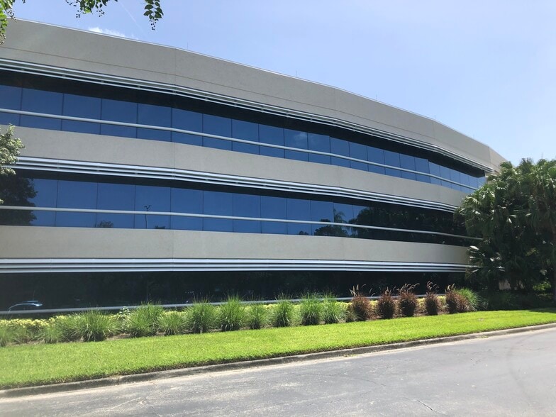 More Photos Of 100 Paramount Dr, Sarasota Office For Lease